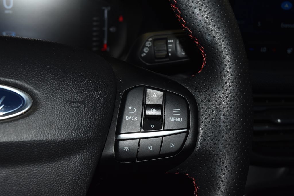 Used 2024 Ford Escape ST-Line w/ Tech Pack #1 FWD image 9
