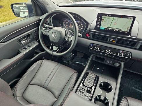 Used 2025 Honda Pilot Black Edition image 32