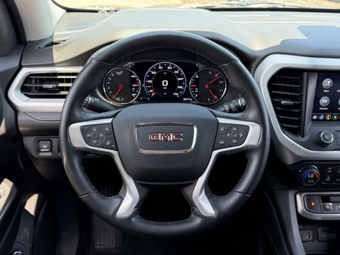 Used 2023 GMC Acadia SLT w/ Technology Package AWD/4WD image 17