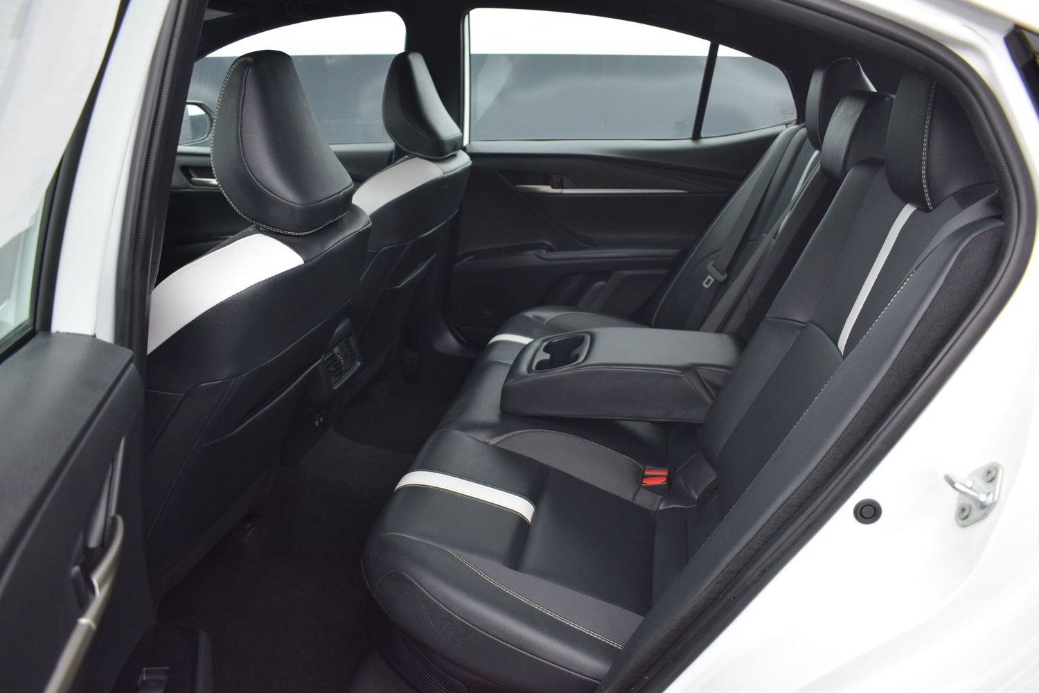Used 2025 Toyota Camry SE FWD image 12