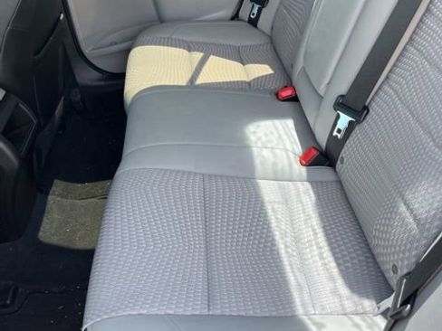 Used 2015 Toyota Camry SE w/ Moonroof Package FWD image 10