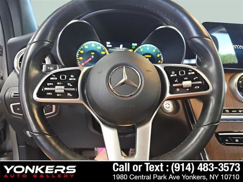 Used 2022 Mercedes-Benz GLC 300 4MATIC w/ AMG Line image 10