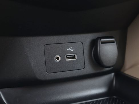 Used 2020 Nissan Rogue SV image 25