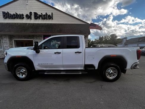 Used 2024 GMC Sierra 2500 Pro AWD/4WD image 4
