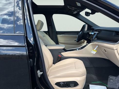 New 2026 Jeep Grand Cherokee Limited image 11