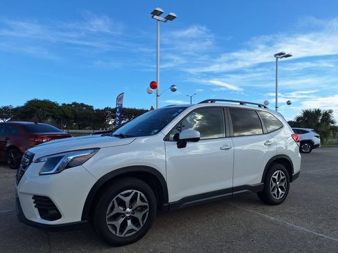 Used 2024 Subaru Forester Premium AWD/4WD image 8