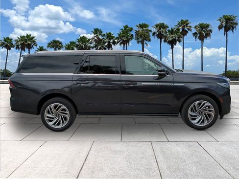 Used 2025 Lincoln Navigator L Reserve AWD/4WD image 9