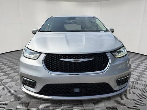 Used 2023 Chrysler Pacifica Touring-L FWD image 15