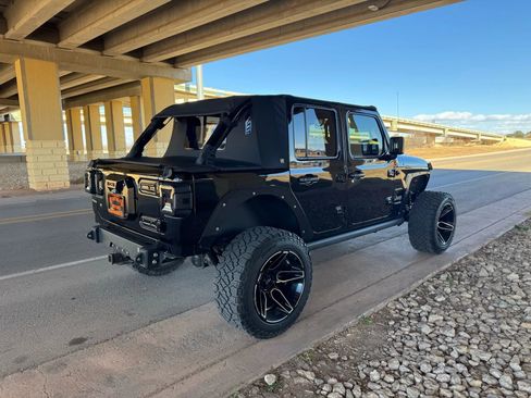 Used 2020 Jeep Wrangler Unlimited Sahara image 3