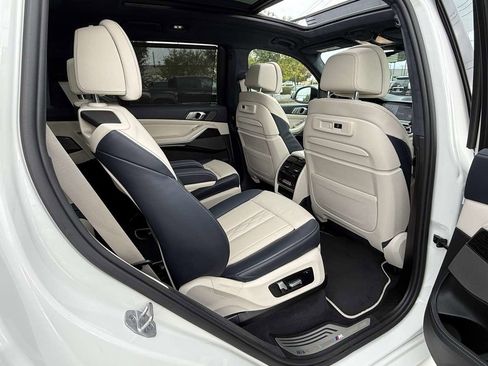 Used 2021 BMW X7 M50i image 14