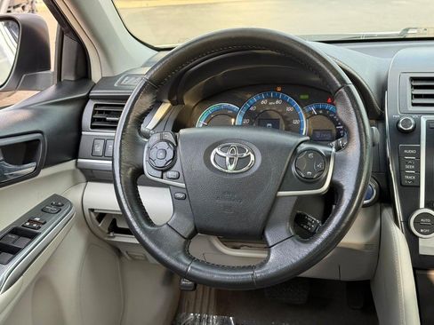 Used 2014 Toyota Camry XLE w/ Leather Package FWD image 13