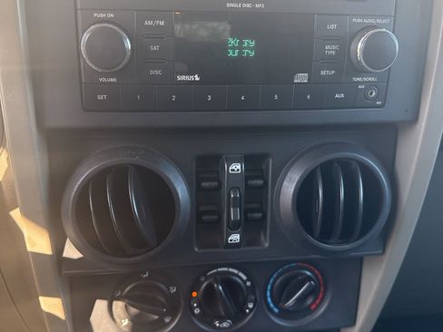 Used 2007 Jeep Wrangler Unlimited Sahara w/ Dual Top Group image 10