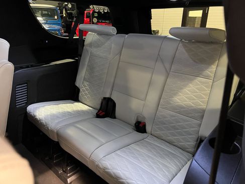 Used 2025 Cadillac Escalade ESV Sport Platinum AWD/4WD image 36