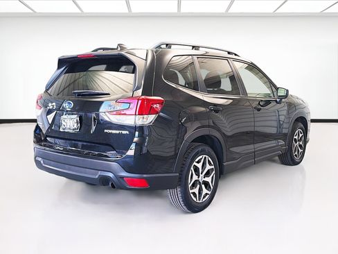 Used 2024 Subaru Forester Premium image 4