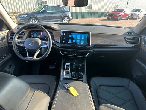 Used 2025 Volkswagen Atlas SE AWD/4WD image 26