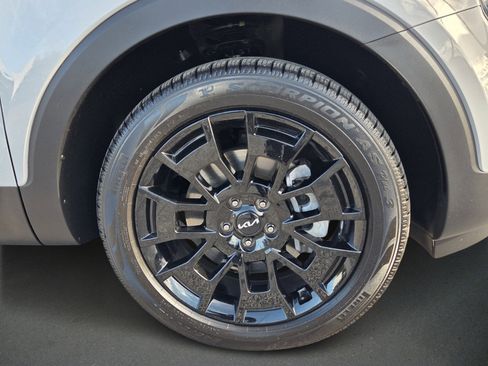 Used 2022 Kia Telluride SX w/ SX Prestige Package image 9