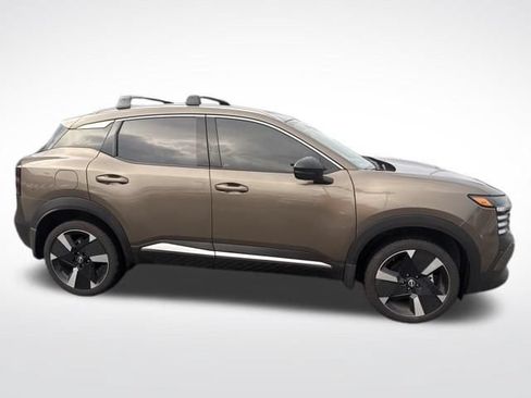 Used 2026 Nissan Kicks SR FWD image 9
