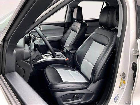 Used 2023 Ford Explorer XLT w/ Equipment Group 202A image 25