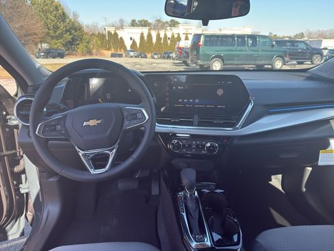 New 2026 Chevrolet Trax LT w/ Sunroof Package image 19