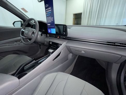 Used 2022 Hyundai Elantra SEL w/ Cargo Package image 7