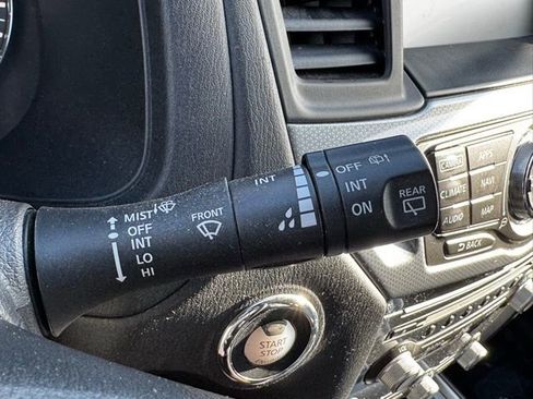 Used 2018 Nissan Pathfinder SL image 29