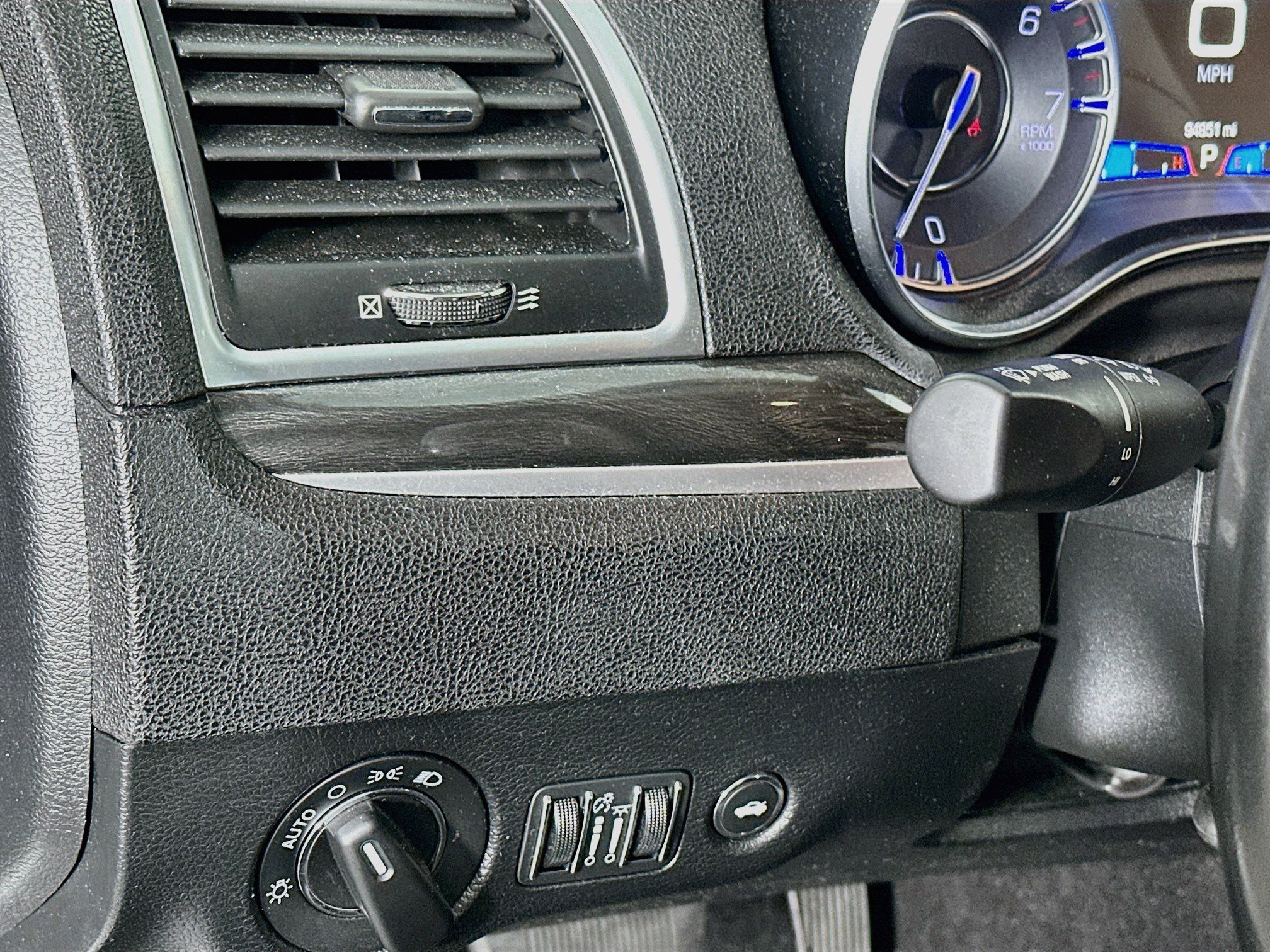 Used 2020 Chrysler 300 Touring w/ Sport Appearance Package RWD image 17