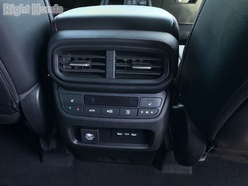 Used 2025 Honda Pilot Black Edition image 27