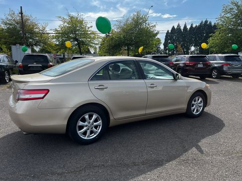 Used 2011 Toyota Camry LE w/ LE Extra-Value Pkg FWD image 3