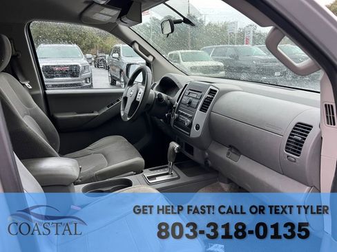 Used 2012 Nissan Frontier SV image 11