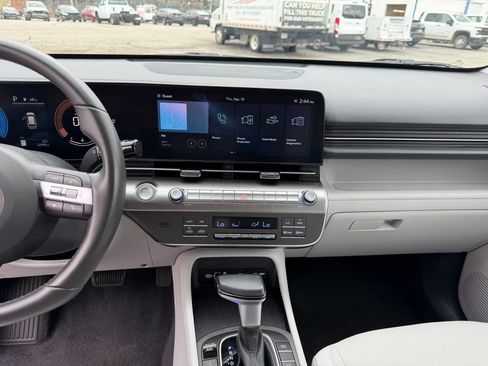 Used 2025 Hyundai Kona SEL AWD/4WD image 14