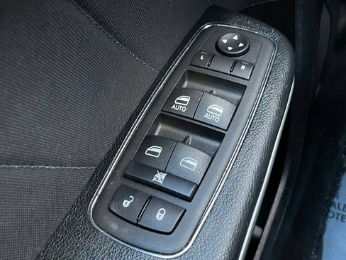 Used 2022 Dodge Charger SXT RWD image 12