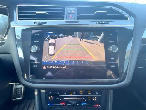 Certified 2024 Volkswagen Tiguan SE R-Line image 17