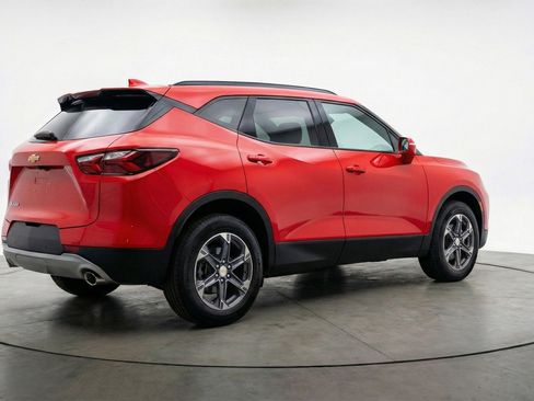 Used 2025 Chevrolet Blazer LT FWD image 9