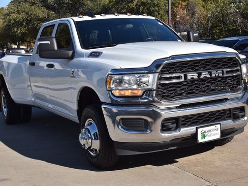 Used 2024 RAM 3500 Tradesman w/ Chrome Appearance Group image 4