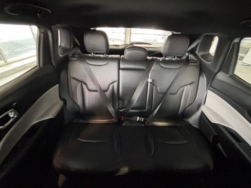 Used 2025 Jeep Compass Limited image 39