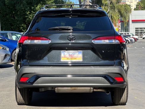 Certified 2025 Toyota Corolla Cross SE image 5