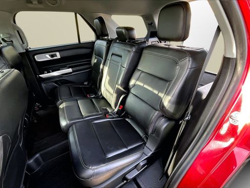 Used 2022 Ford Explorer XLT w/ Equipment Group 202A image 18