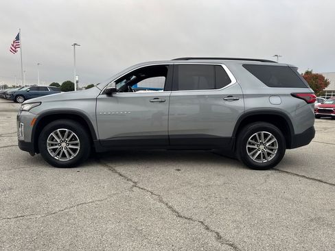 Used 2023 Chevrolet Traverse LT image 2