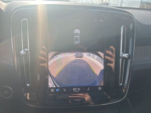 Certified 2025 Volvo XC40 B5 Plus image 22