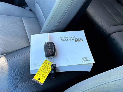 Used 2016 Hyundai Santa Fe AWD w/ Option Group 02 image 11