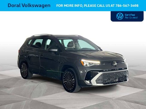 Used 2025 Volkswagen Taos SE FWD image 2