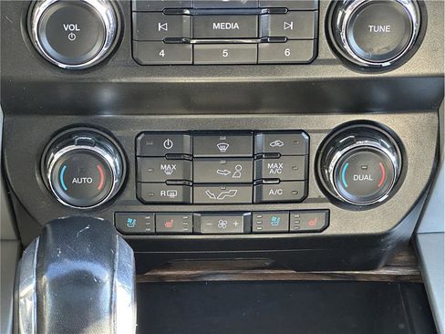 Used 2019 Ford F150 Lariat image 24