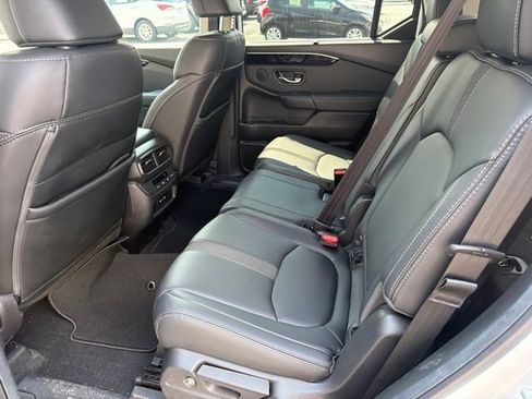Used 2025 Honda Pilot Touring image 12