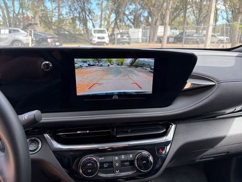 Used 2025 Buick Envista Sport Touring image 29