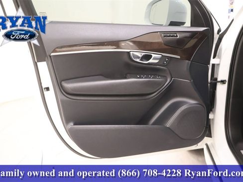 Used 2019 Volvo XC90 T5 Momentum w/ Protection Package Premier image 9