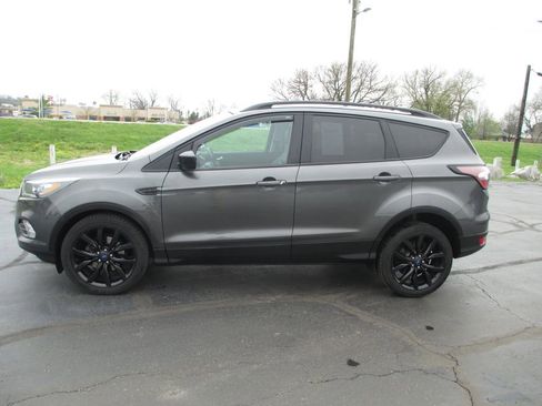 Used 2017 Ford Escape SE w/ Equipment Group 201A image 10