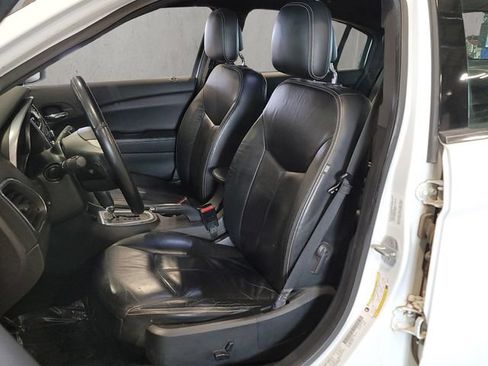 Used 2013 Chrysler 200 Limited FWD image 4