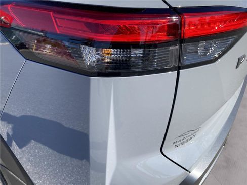 New 2026 Nissan Pathfinder Platinum image 11