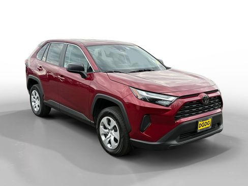 Used 2024 Toyota RAV4 LE image 7