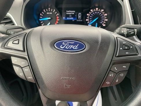 Used 2020 Ford Edge SE image 19